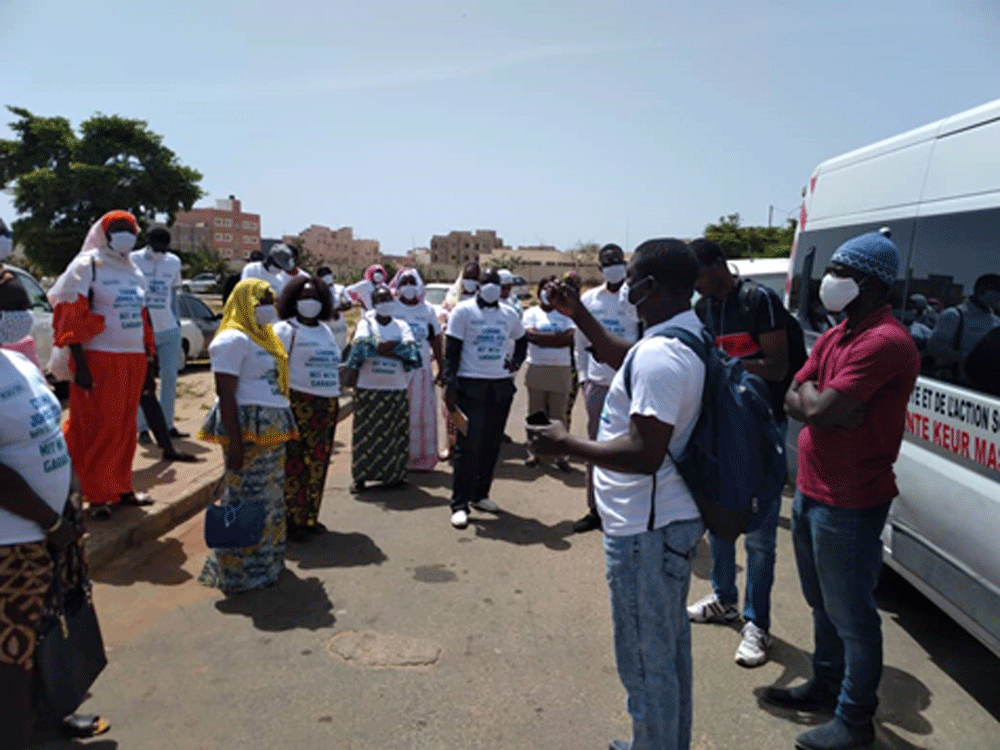Young volunteers ready to go raise awareness around Covid-19 preventive measures at market places, transportation garages, poor neighborhoods… in Dakar